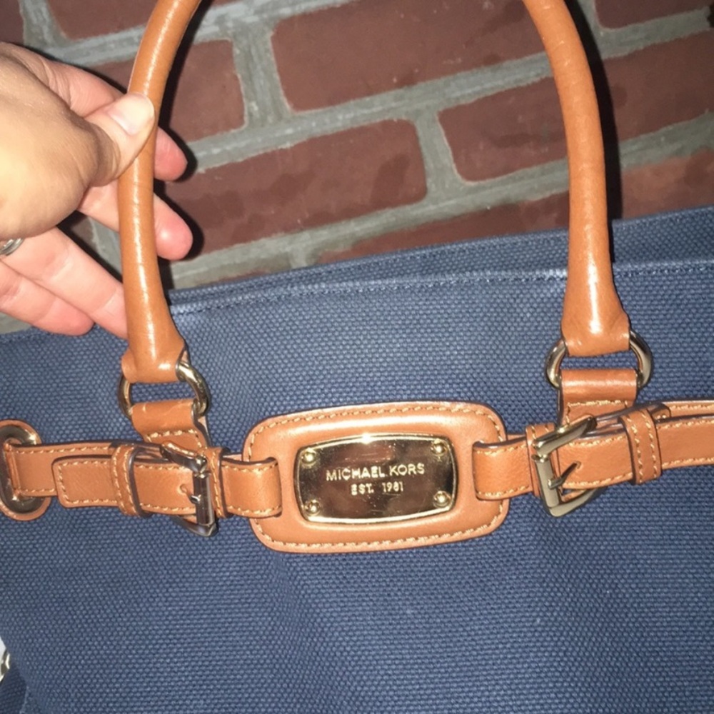 Michael kors purse - Picture 2 of 8